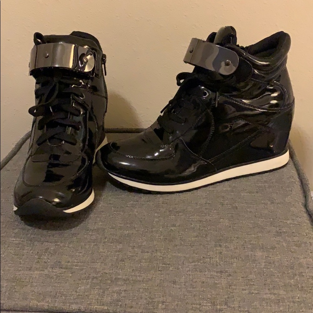 Black wedge sneakers